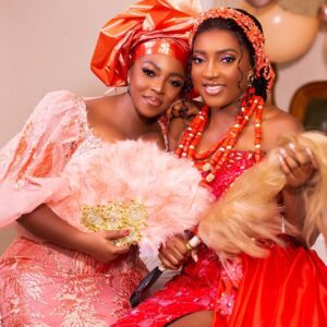 Yvonne Okoro Instagram - Not your usual Photo dump..My naija side came out to play...Enjoy... outfit @pistisgh mua @thereal_asareprince ... @lizerazi @sandraankobiah @roselineokoro 📸 @vikipixel_backup