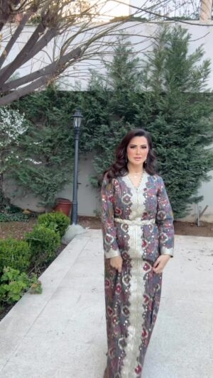 Zain Awad Instagram - الأردن من الله بخير 🇯🇴❤️

Dress @fairouzakaftansofficial 💙

Hair and makeup @omar_elias_official