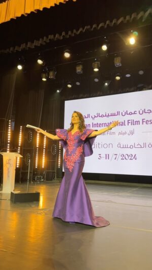 Zain Awad Instagram - سعيدة بتقديمي مهرجان عمان السينمائي اول فيلم في دورته الخامسة بحضور اصحاب السمو الامير علي والأميرة ريم علي  موسسة ورئيسة المهرجان و اصحاب السعادة والعطوفة  وحضرنا العرض الاول لفيلم فلسطيني وهالمرة نورني الجميل يزيد ابو الفيلات @yazeed_abul_failat 💖 @filmjordan  @ammanfilm 
Dress @ayat.alzouby 
Makeup @makeupbyissahishan 
Hair @georgetannous0 
@paceeluce_jordan 
Jewelry @la__pasion_ 
@ibrahemabdallatofficial