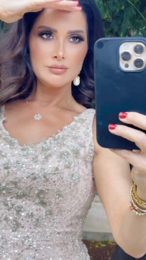 Zain Awad Instagram - Spread love everywhere you go⭐️ 

Makeup 
@makeup_by_waed_ 
Hair 
@george.zahra 
@paceeluce_jordan
