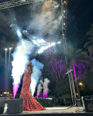 Zain Awad Instagram - لاول مرة للجالية الأردنية ليلة أردنية رائعة بتنظيم من هيئة الترفيه ووزارة الإعلام  السعودية، تحت إطار الانسجام لتبادل الثقافات  بين الدول ❤️ فخورة بأن امثل بلدي الأردن 🇯🇴 في #السعودية #الاردن #زين_عوض
 dress @infinitif.boutique 
Jewelry @izmirianjewellery
#media_ksa  @media_ksa
