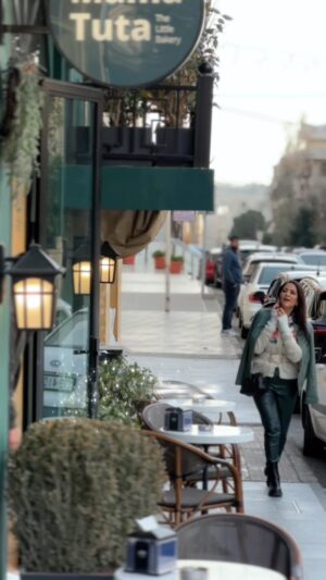 Zain Awad Instagram - من بعد ما نسيتك …..✨

@Mamatutajo
@Boutique_laropa
@azoozghaith_
@sanazayed 
@muaddimohammad
@emadalasaad11  كلمات 
@konnektedstudios  توزيع 
اخراج زين عوض🌸