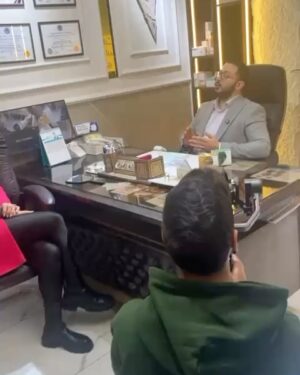 Zain Awad Instagram - نشكركم دائما لثقتكم ♥️
تشرفنا اليوم بزيارة النجمة زين عوض و شخصية رجاء مع مستودع الفياصل و الدكتور احمد برقاوي مدير المستودع 
طبعا لسا في اخبار جميلة و فيديوهات اجمل رح تشوفوها قريبا 👌🏼
.
.
.
.
.
#زين_عوض #زين #الاردن #تجميل #نضارة #جمال #كولاجين #شدالوجه #الفن #الجمال #موضة #ازياء #طبيب #دكتور #عمان #طب