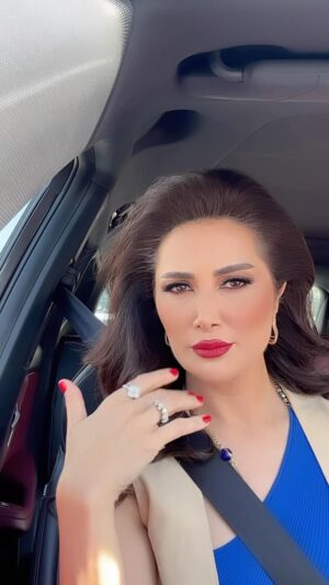 Zain Awad Instagram - احلى ما في هال journey تعرفو شو ؟؟
انه الواحد يشوف خبرته عم تتطوّر يوم عن يوم ويشوف كلشي  من زاوية مختلفة …تقييم الذات  الحُب ، النجاح ، الحزن … العلاقات ، السلام … النجاح 

Makeup @makeupbyissahishan المبدع 
Hair @leon.el.hajj والمبدع 
Music توزيع @mohamadqaisi الفنان 
@ibrahemabdallatofficial  مجوهرات @izmirianjewellery 
استشارات by @khuloudstyle 

(للفضوليات )ع رأي رجاء😂 .. الأبيض powder ولو كان ابيض فهو ع راسي بزين سنوات الخبرة اللي حكينا عنها 😂😂 حبيت اضحككم زيها .. جمعه كريمة