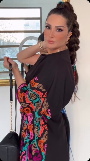 Zain Awad Instagram - شكرا ليلى عالافطار الأكثر من رائع ❤️🎶
Dress @zainab.tamimi.brand _ 
Belts @bestikens 

Hair @rasta_braid_hair 

@themes_by_layla
