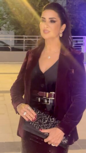 Zain Awad Instagram - تشرفت بتلبية دعوة سمو الأميرة ريم بحضور سمو الأمير علي بن الحسين .. بالغناء⭐️
 احتفاءا بالفنانات العربيات الأكثر تأثيرا في الموسيقى والسينما العربية من العشرينيات إلى السبعينيات ضمن معرض الذي يضم ايضا قسم خاص لتكريم الفنانات الأردنيات اللواتي اسهمن  بإثراء المشهد الثقافي والموسيقي .
بتنظيم جمعية اصدقاء مهرجانات الاردن بالتعاون مع مؤسسة آنا ليندا .
#زين_عوض #وردة_الجزائرية  #فيروز #سميرة_توفيق  #سلوى_العاص  #اسمهان #ام_كلثوم
@nisreen.shams  @hadeelshihadeh

Hair &makeup⭐️ by غادة
@sparkle_of_beauty_center 

مجوهرات @izmirianjewellery ⭐️