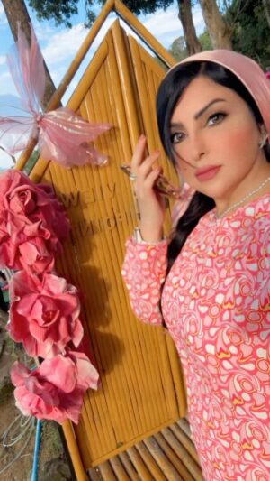Zainab Al Askari Instagram - ويوم جميل ...
 اللهم ادِم علينا نِعمك 
  وآرسُم على شِفاهنا الإبتسامة 🌸#رحله #سفر #صيف #اجواء #فرح #وناسه
