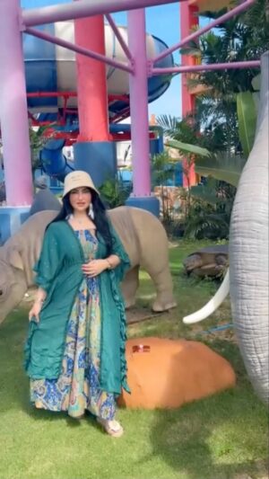 Zainab Al Askari Instagram - فديت حبايبي وفديت كلماتكم الجميلة كلها دلع وذوق #احباب #دلع #ذوق#سفر#صيف #تايلند #بوكيت