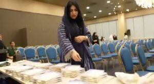 Zainab Al Askari Instagram - يوم تدشين كتاب لميس الله يرحمها ويغمد روحها الجنة (كانت امنية لميس ان يصدر كتاب عنها وعن انجازاتها وابداعاتها ،،،غادرتنا قبل ان ترى فخرنا بها وسعادتنا بكل ماقدمته ،،لميس كنتي ولازالتي في قلوبنا القريبه والحبيبة والمبدعه صعب الفراق ولكن اختيار الرحمن الرحيم ،،،اللهم لااعتراض اللهم اجبر قلوب اهلها واحبابها يارب🤲