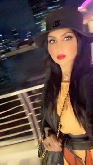 Zainab Al Askari Instagram - مساءكم محبة يااجمل الاحبه🌹🌹🌹#صيف #الثقة #اكسبلور #سفر #تايلند #بانكوك #سعاده