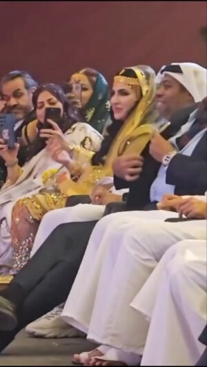 Zainab Al Askari Instagram - سعدت بتكريمي (كاتبة ومنتجه وممثلة)في مهرجان مسقط الدولي السينمائي برعاية الجمعيه العمانيه للسينما 🎥🎞️#السينما #مهرجان#مسقط #عمان_مسقط #تكريم #الفن