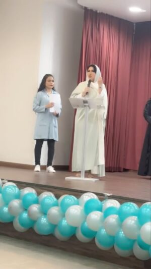 Zainab Al Askari Instagram - سعدت بدعوتي لحفلة تخرج براعم حضانة فلوريدا الأجنبية في خورفكان ألف مبروك لكل الصغار ربي يجعلهم فخر وذخر لامارتنا الحبيبة 🌺🌺#تخرج #براعم #اطفال #الوطن #الامارات