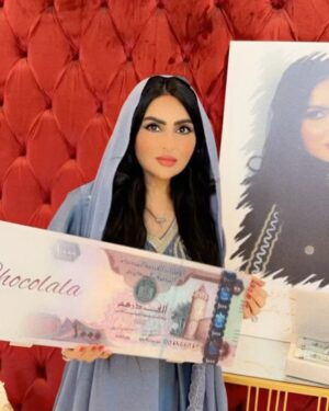 Zainab Al Askari Instagram - للتوضيح وبسبب تعليقات البعض المستمره عن العيادي ،،،هالعيد عيديتنا غير لفرحة الصغار ،،،،وكل واحد حبايبي له حرية فكرة توزيع عيديته بالطريقة اللي يحبها 🌹🌹#عيديات #عيدالاضحى