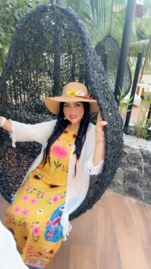 Zainab Al Askari Instagram - الإنسان الأنيق في تعامله وحديثـه .. يقتحـم أعماق كل من يقابله .. ويحظى بإحترام الجميع بطريقته .. فكن بسيطاً تكن أجمل ..🌺🌺🌺#سفر #صيف #سعاده #فرح #اجازه