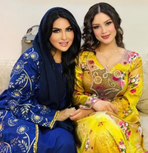 Zainab Al Askari Instagram - حياتي الشيخة @z.elaskari اجمل من ينورني والحب @masa_jammal 💜👑