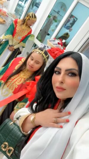 Zainab Al Askari Instagram - سعدت بمشاركتي مع اصدقائي اصحاب الهمم في مركز راشد لاصحاب الهمم سعيدة بابداعاتهم ❤️سعيدة بلقب صديقة لاجمل اصدقائي❤️#أصحاب_الهمم #ابداع #اصدقاء #احتفال