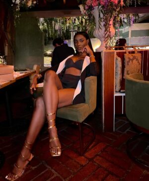 Zeta Morrison Instagram - Babes.. let’s go dinna 🍜🦪🍤🥘🍣

@FashionNova AD
