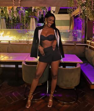 Zeta Morrison Instagram - Babes.. let’s go dinna 🍜🦪🍤🥘🍣

@FashionNova AD