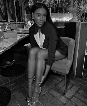 Zeta Morrison Instagram - Babes.. let’s go dinna 🍜🦪🍤🥘🍣

@FashionNova AD