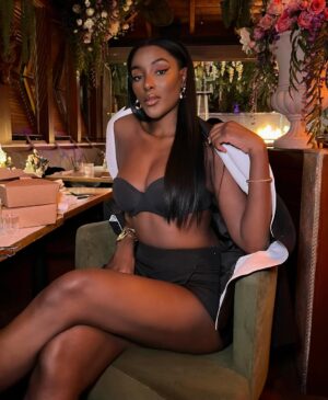 Zeta Morrison Instagram - Babes.. let’s go dinna 🍜🦪🍤🥘🍣

@FashionNova AD