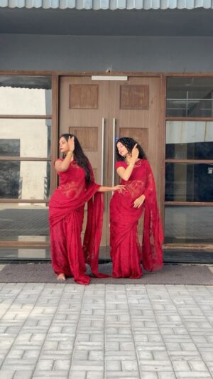 abinayaa ravichander Instagram - Elegance draped in red ❤️shop this stunning saree now on  @nextdoor_closett 
.
.
.
#reels #reelsvideo #reelsinstagram #reelitfeelit #reelkarofeelkaro #reelsindia #reelsofinstagram
#instagram #instagood #instadaily #trendingreels #trendingsongs #trend #dance