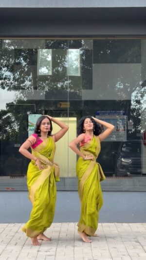 abinayaa ravichander Instagram - Bringing back this song to the trend💚 @_snehaanair_ 
.
.
.
#reels #reelsvideo #reelsinstagram #reelitfeelit #reelkarofeelkaro #reelsindia #reelsofinstagram
#instagram #instagood #instadaily #trendingreels #trendingsongs #trend #dance #dancereels#dancers