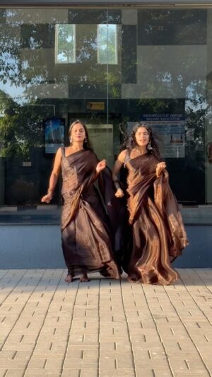 abinayaa ravichander Instagram - Hey Girlies, Your most enquired saree is in stock now!!!
Dm @nextdoor_closett to place your order.
.
.
.
Made to celebrate your curves and edges