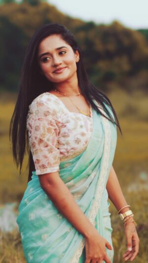 kavya amira Instagram - 🩶🤎this version of song with this saree❤️‍🔥#kavya_amira_official #tamilponnu #actor #instagram #trendingreels #oldisgold #vintagestyle #trendingreels