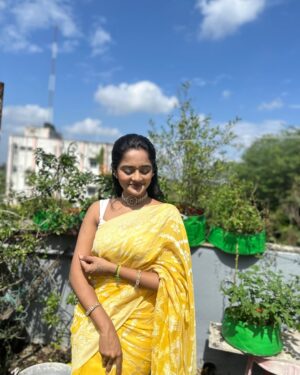 kavya amira Instagram - Quality of fabric 💯💯🤍💛 
Saree from @srilakshanaasarees ❤️‍🔥