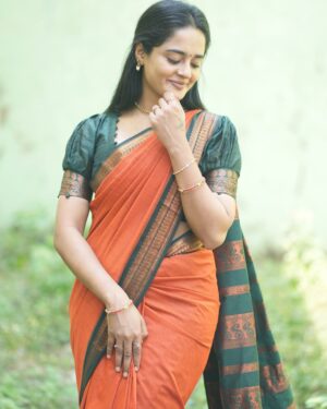 kavya amira Instagram - Saree from : @srilakshanaasarees 😍