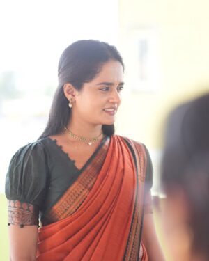 kavya amira Instagram - Saree from : @srilakshanaasarees 😍