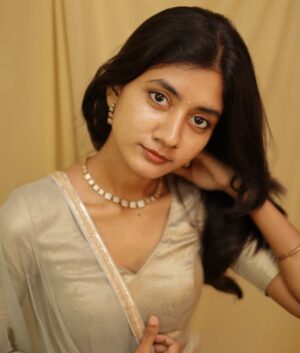 laavanya prol Instagram - Jwellery from @saaral_by_shivya 🫶🏻
.
.
.
.
.
#photooftheday #picoftheday #potrait #jwellery #fashionjwellery #fashionstyle #instagood #indianwear #weddingjwellery #wedding #pinterestaesthetic #fashion #influencer #potraitphotography
