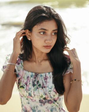 laavanya prol Instagram - 🌊
📸@hazelshiny 🫣🫶🏻
Outfit @saraa_houseofdesign 🪄❤️
.
.
.
.
#photooftheday #picoftheday #portraitphotography #pinterestaesthetic #fashionphotographer #fashion #aesthetic #aestheticoutfit #beach #goodvibes #goldenhour #potrait #instagood #instafashion #trend #femalephotographer