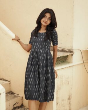 laavanya prol Instagram - Dear comrade ✨ 
📸@vasy_vendra 🤍
👗@thread_and_needle_theapparels 
.
.
.
.
#photooftheday #pinterestaesthetic #dress #outfits #photoshooting #photographylovers #potraitphotography #potrait #goldenhour #dearcomrade #instagood #instapost #instafashion #photographer #goodvibes #trend #vibes