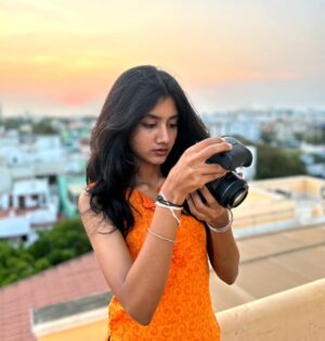 laavanya prol Instagram - 😸
📸@vasy_vendra 
.
.
.
#photooftheday #pinterest #goldenhour #goodvibes #instagood #terrace #nightphotography #portrait #positivity #photographylovers #photographer