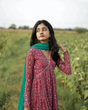 laavanya prol Instagram - @yours.tint 🌷
.
.
.
.
#photooftheday #photoshootmodel #outfit #indianwear #anarkalisuits #fashionstyle #fashion #instagood #indianwear #instapost #likesforlike #instagram #portrait #potraitphotography #womenphotography #fashionblogger
