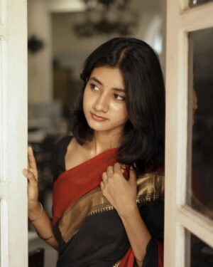laavanya prol Instagram - Mom's saree ❣️
Frames @vasy_vendra 
.
.
.
.
#saree #sareelove #traditional #vibes #vintage #instagood #photooftheday #picoftheday #fashionphotographer #fashionphotography #photographer #potraitphotography