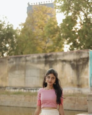 laavanya prol Instagram - 🪷🪷🪷
@labelkamra 
.
.
.
.
#photooftheday #pinterest #picoftheday #portrait #potraitphotography #temple #goldenhour #goodvibes #insta #instagood #instagood #fashionstyle #fashionmodel #fashionphotographer #femalephotographer #instapost #instadaily #likesforlike #trend