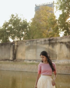 laavanya prol Instagram - 🪷🪷🪷
@labelkamra 
.
.
.
.
#photooftheday #pinterest #picoftheday #portrait #potraitphotography #temple #goldenhour #goodvibes #insta #instagood #instagood #fashionstyle #fashionmodel #fashionphotographer #femalephotographer #instapost #instadaily #likesforlike #trend