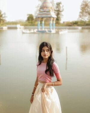 laavanya prol Instagram - 🪷🪷🪷
@labelkamra 
.
.
.
.
#photooftheday #pinterest #picoftheday #portrait #potraitphotography #temple #goldenhour #goodvibes #insta #instagood #instagood #fashionstyle #fashionmodel #fashionphotographer #femalephotographer #instapost #instadaily #likesforlike #trend