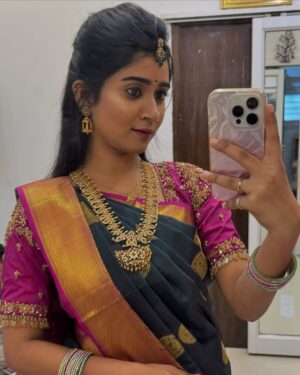reshma reshu Instagram - ❤️🤌🏻👀 @reshma_reshu_22