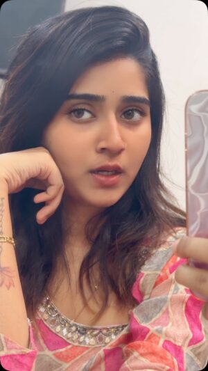 reshma reshu Instagram - 💗👀
