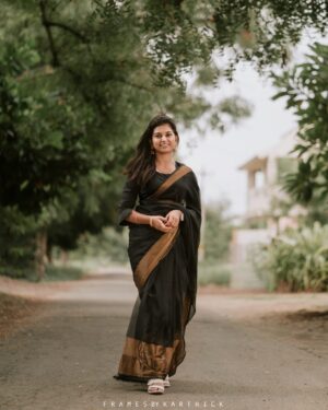 rithanya duraiswamy Instagram - Don’t ever think that you’re alone, this girl always be there for you no matter what. 
❤️. 
.
.
📸: @framesbykarthick 
.
.
.
#saree #love #portraitphotography #photooftheday #photographer #post #instagram #india #instadaily #instalike #model #makeup #pose #lifestyle #live #cute #pretty #women #rithanyaduraiswamy