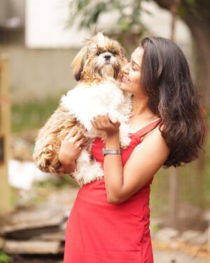 rithanya duraiswamy Instagram - Just for “HER” kathija 🤍🤎
.
Owner : @anandhabin 😅✨
.
.

#photo #pictureoftheday #instagram #instaphoto #instafashion #photoshoot #photographer #dog #poster #pose #smile #rithanyaduraiswamy #red #creators #shooting #shoot #doglover #background #love #lifestyle #perfect #dogsofinstagram #portrait #photooftheday #picture #photography #photojournalism #portraitphotography #instadaily #costume
