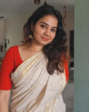 srimathi chimu Instagram - Bubbly since birth 🤪❤️🙊 Flexing my idli kannams😜