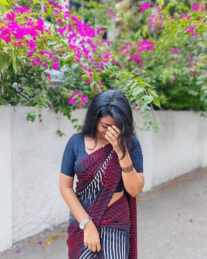 swetha kumar Instagram - Be Yourself♥️🦋Love Yourself✨🖤 #dofollow @swethakumar_off 

#instagram #threads #saree #post #trending #viral #swethakumar_off