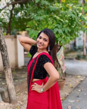 swetha kumar Instagram - No caption Needed♥️🦋😍 @swethakumar_off 

#instagram #post #photooftheday #trending #boredom #pics #saree #candid #threads #swethakumar_off