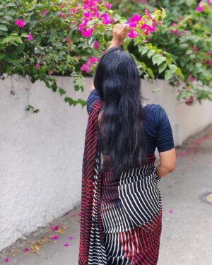 swetha kumar Instagram - Be Yourself♥️🦋Love Yourself✨🖤 #dofollow @swethakumar_off 

#instagram #threads #saree #post #trending #viral #swethakumar_off