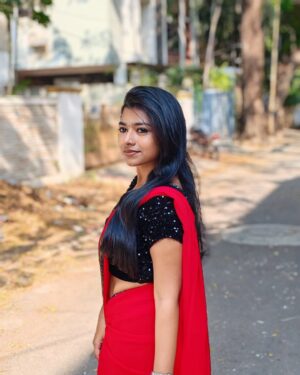 swetha kumar Instagram - No caption Needed♥️🦋😍 @swethakumar_off 

#instagram #post #photooftheday #trending #boredom #pics #saree #candid #threads #swethakumar_off