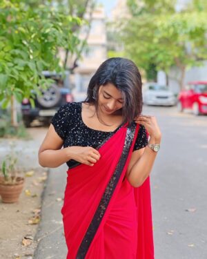 swetha kumar Instagram - No caption Needed♥️🦋😍 @swethakumar_off 

#instagram #post #photooftheday #trending #boredom #pics #saree #candid #threads #swethakumar_off